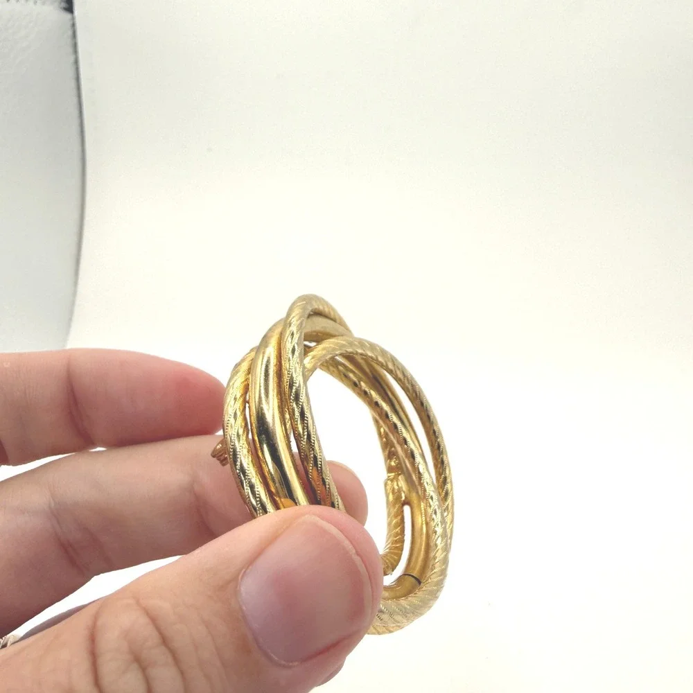 Vintage‎ Circle Brooch Women Gold Textured Interlocking Triple Ring Pin unsigned